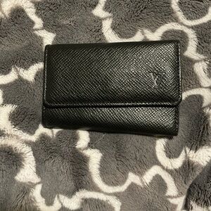 Louis Vuitton Taiga Black Textured key (6) key case